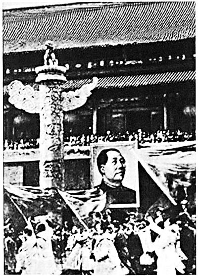 天安门毛泽东像画师：从哪个地方看他都在注视你