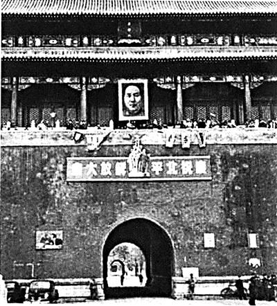 天安门毛泽东像画师：从哪个地方看他都在注视你