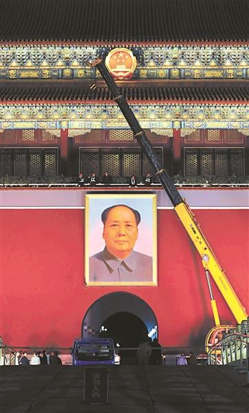 天安门毛泽东像画师:从哪个地方看他都在注视你
